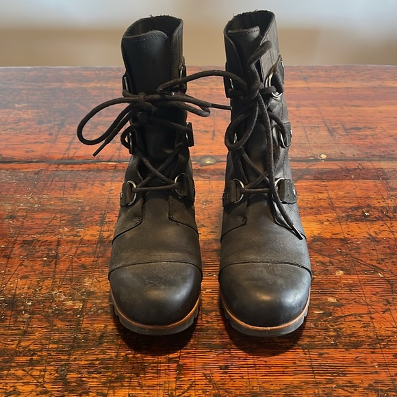 Sorel Joan of Arctic lace up boot - Picture 2 of 4